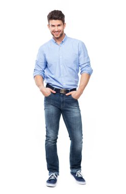 gülümseyen yakışıklı adam