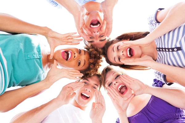 Friends shouting — Stock Photo, Image
