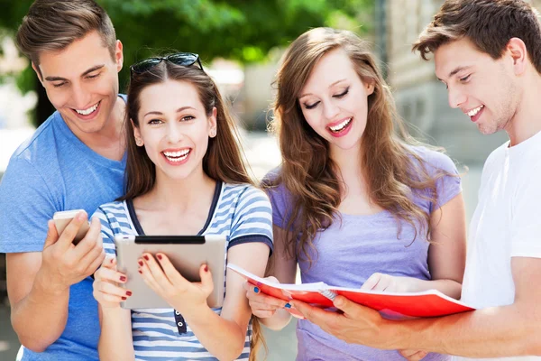 Grupo de estudiantes — Foto de Stock