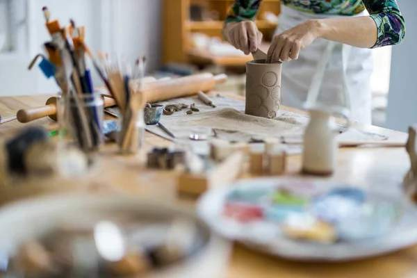 Close Craftswoman Working Her Pottery Workshop —  Fotos de Stock