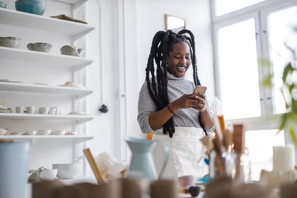 Woman Pottery Artist Working Her Art Studio —  Fotos de Stock