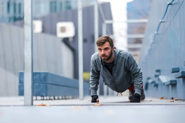 Jeune Homme Faisant Exercice Milieu Urbain — Photo