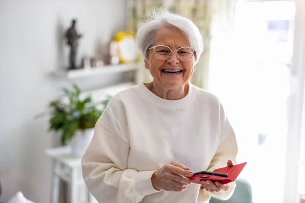 Portrait Smiling Senior Woman Home — Stock Photo, Image