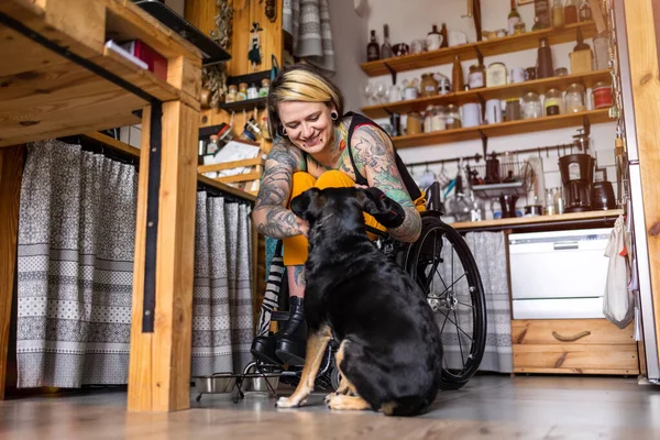 Young Woman Disability Her Dog Home — Φωτογραφία Αρχείου