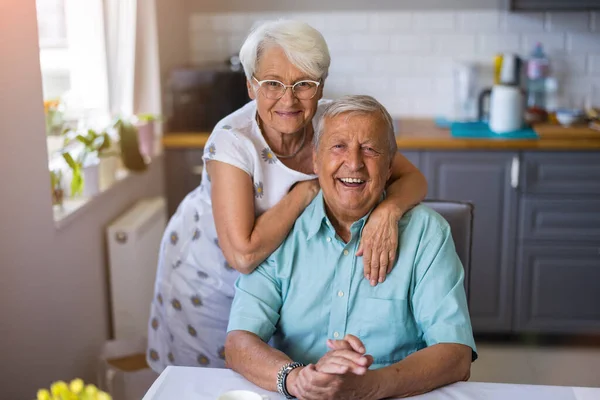 Feliz Casal Sênior Casa — Fotografia de Stock