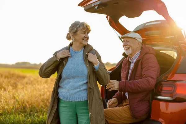 Pareja Mayor Viaje Por Carretera — Foto de Stock