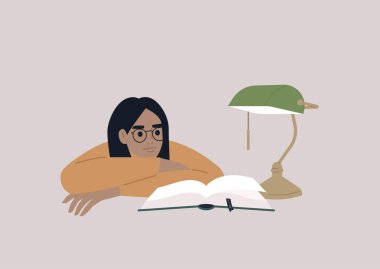 Kollarına yaslanıp kitap okuyan genç bir beyaz kadın karakter, eğitim süreci, kütüphanede sınavlara hazırlanan bir üniversite öğrencisi.