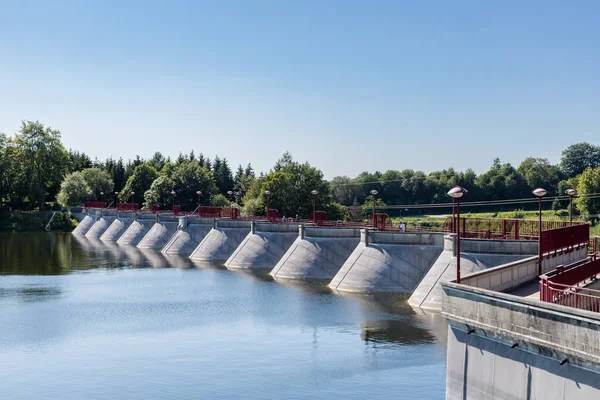 Butgenbach, Belgium - August 14, 2020: View of the dam in the Stausee lake. — Stock Photo, Image