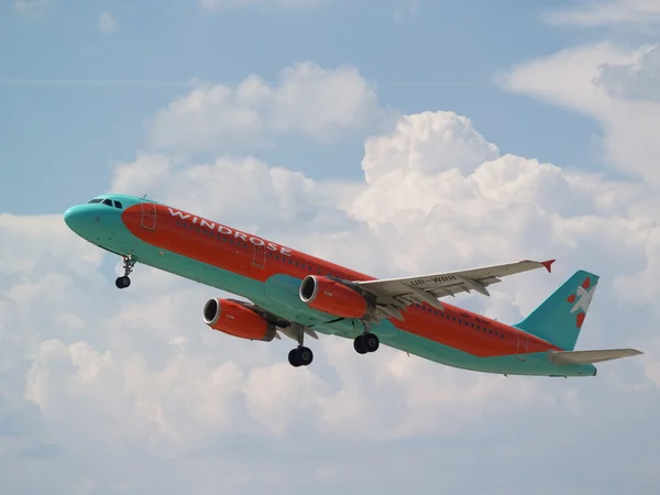 Windrose Airlines Airbus A321-231 aircraft on the blue sky background — Stock Photo, Image