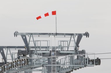 Teleferik için Rüzgar göstergesi ile inşaat