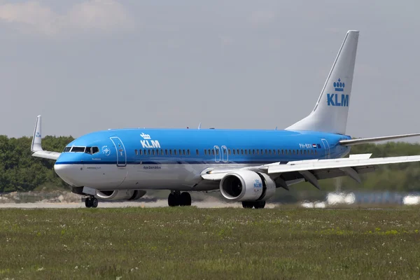 Aterragem KLM Royal Dutch Airlines Boeing 737-800 aeronaves — Fotografia de Stock
