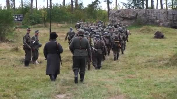 Ucrania Vinnytsia Circa 2021 Soldados Alemanes Wehrmacht Están Marchando Una — Vídeo de stock