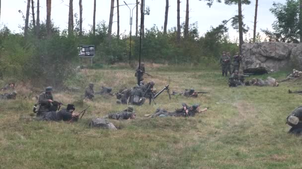 Soldiers in the uniform of the Wehrmacht of the German army shoot from mortars and rifles. Reconstruction of the battle on the territory of Werwolf. — Stock Video