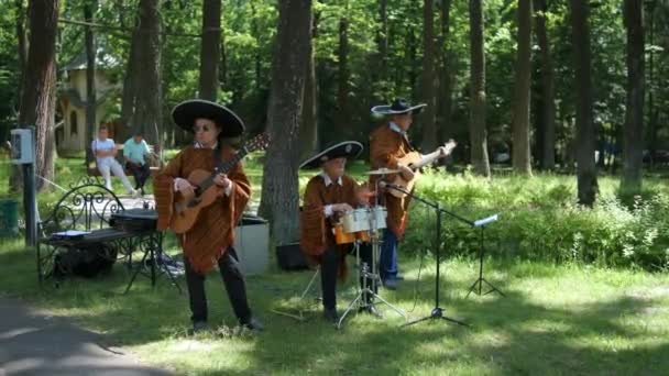 Ukraine Vinnytsia Circa 2021 Three Men Mexican Costumes Play Guitars — Stock Video