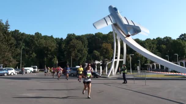 Ukrajna Vinnitsa 2021 Augusztus Maraton Egészségért Emberek Város Utcáin Futnak — Stock videók
