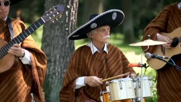 Ukraine Vinnytsia Circa 2021 Three Men Mexican Costumes Play Guitars — Stock Video