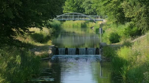 Petit Barrage Sur Une Rivière Allemagne Dans Contexte Belle Nature — Video