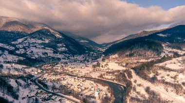 Karpat Dağları 'ndaki kış manzarası