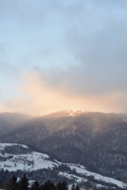 Karpat Dağları 'ndaki kış manzarası