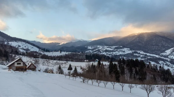 Karpat Dağları Ndaki Kış Manzarası — Stok fotoğraf