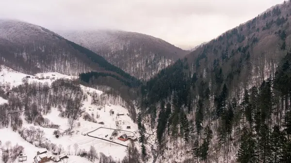 Paisagem Inverno Nas Montanhas Dos Cárpatos — Fotografia de Stock