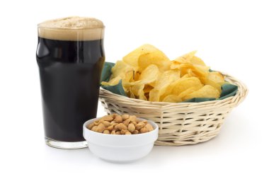 Yiğit fıstık ve patates kızartması ile