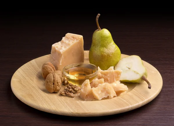 Parmesan cheese with honey and pears — Stock Photo, Image