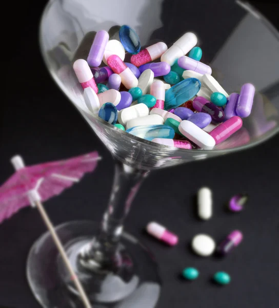 Drugs in a cocktail glass — Stock Photo, Image