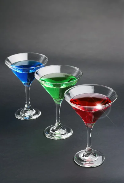 Blaue, grüne und rote Cocktails — Stockfoto