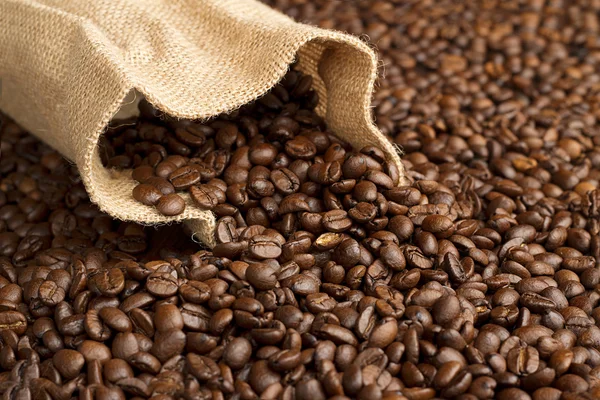 Jute bag on background of coffee beans — Stock Photo, Image