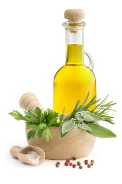 harç ve havaneli ile otlar, baharatlar ve zeytin yağı