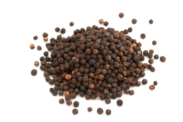 Heap of black peppercorns isolated on white background — Stock Photo, Image