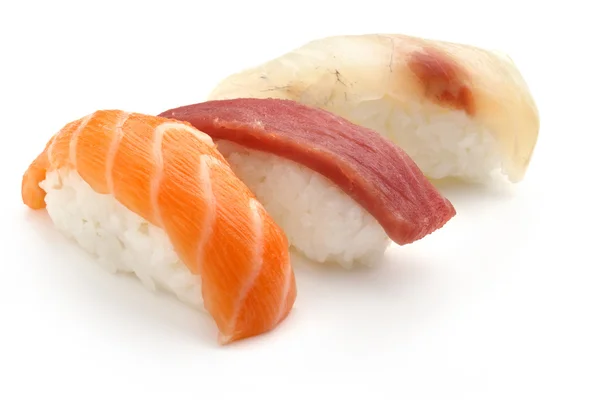 Nigiri sushi losos, tuňák a mořský okoun — Stock fotografie