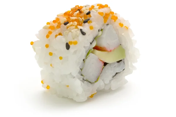 Suşi (california roll) beyaz zemin üzerine izole kapatmak — Stok fotoğraf