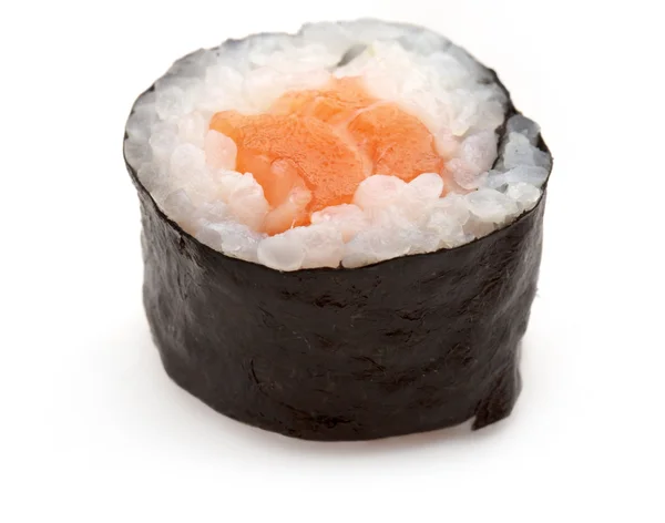 Rolo de sushi de salmão isolado no fundo branco — Fotografia de Stock