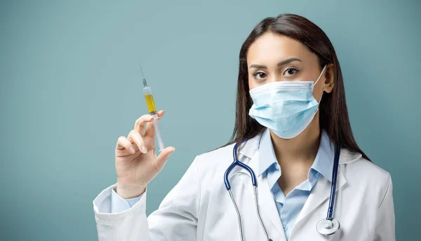 Portrait Female Doctor Wearing Protective Mask Gloves Holding Syringe Isolated — Foto Stock