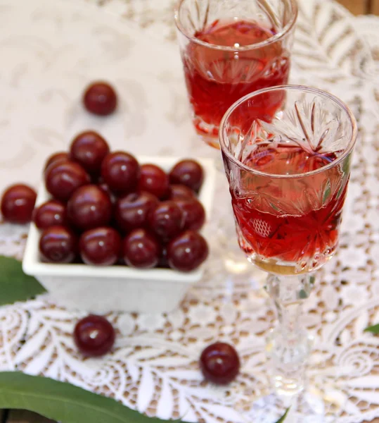 Třešňový likér a čerstvých cherry — Stock fotografie