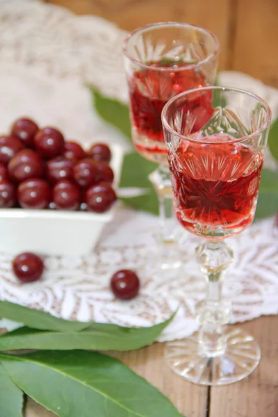 Třešňový likér a čerstvých cherry — Stock fotografie