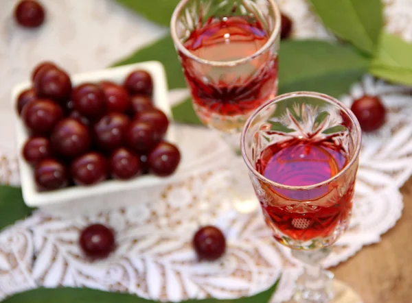 Třešňový likér a čerstvých cherry — Stock fotografie