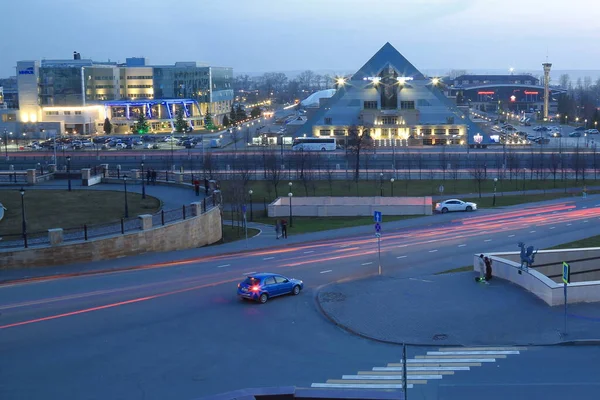 Kazan to miasto nocne, widok ze wzgórza do centrum miasta — Zdjęcie stockowe