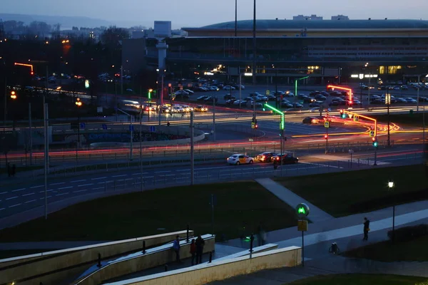 Kazan bir gece şehri, tepeden şehir merkezine bir manzara.