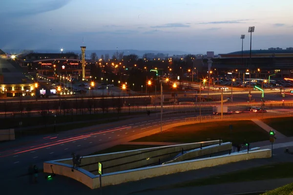 Kazan bir gece şehri, tepeden şehir merkezine bir manzara.