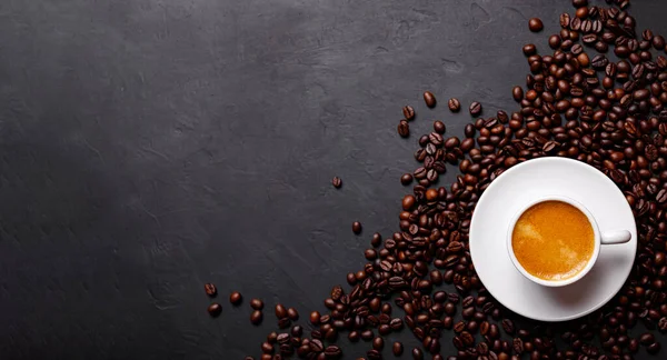 Vízszintes Banner Csésze Kávé Kávébab Sötét Háttér Első Látásra Fénymásolási — Stock Fotó