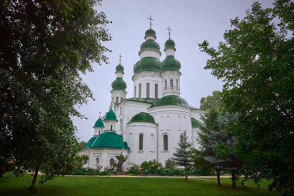 Ukrayna, Chernihiv 'deki Eletski manastırı.