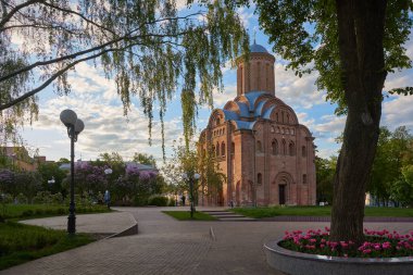 Ukrayna 'nın Chernihiv kentindeki Bohdan Khmelnytsky meydanındaki antik Ukrayna Piatnytska Kilisesi