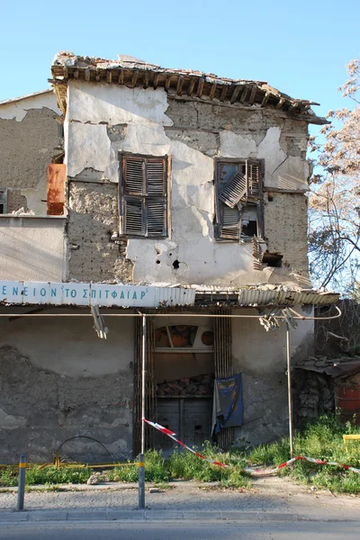 hasarlı ev yeşil hat Kıbrıs.