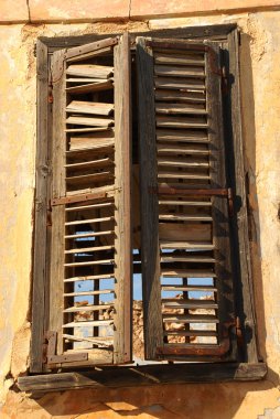 yıpranmış penceresi