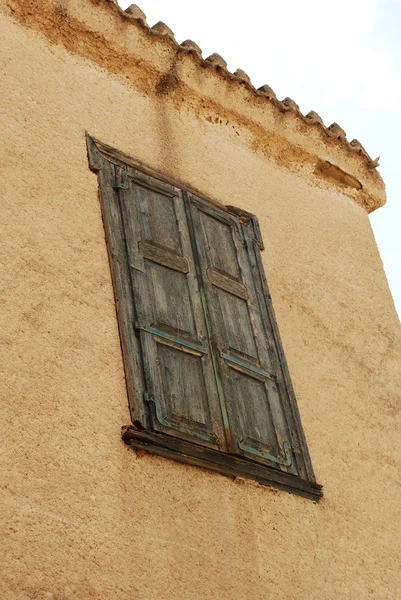 Verwittertes Fenster — Stockfoto