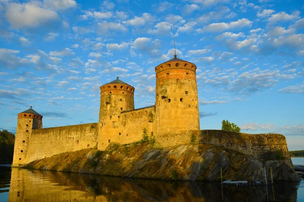 Північне Сонце Над Олавінлінною Середньовічний Замок Савонлінні Фінляндія Стокове Фото
