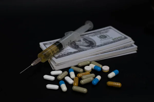 Drug Medicine Syringe Money Banknote Black Background Expensive Treatment Concept — Stock Photo, Image